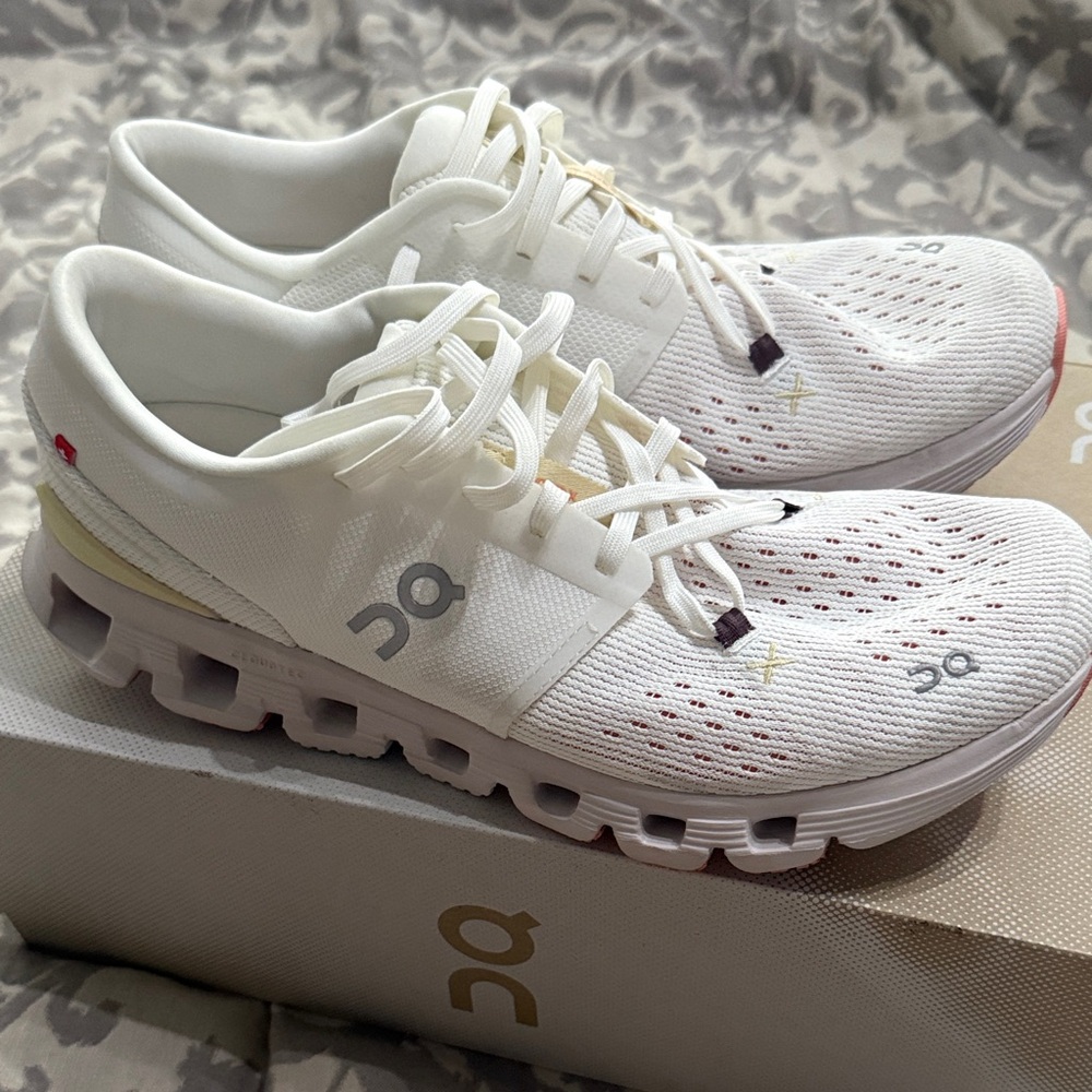 On Cloud Cloud X 4 Size 9